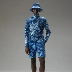 J.Lindeberg Emanuel Print 1/4 Zip Golf Sweater -Golf Apparel Store J.Lindeberg AW22 Emanuel Print Mid Layer GMJS07417 0470 SWLIN088 Hibiscus BlueNavy PeonyWhite Model 1