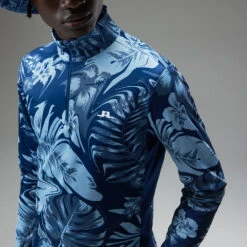 J.Lindeberg Emanuel Print 1/4 Zip Golf Sweater -Golf Apparel Store J.Lindeberg AW22 Emanuel Print Mid Layer GMJS07417 0470 SWLIN088 Hibiscus BlueNavy PeonyWhite Model 2