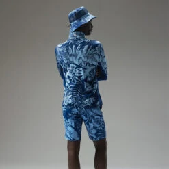 J.Lindeberg Emanuel Print 1/4 Zip Golf Sweater -Golf Apparel Store J.Lindeberg AW22 Emanuel Print Mid Layer GMJS07417 0470 SWLIN088 Hibiscus BlueNavy PeonyWhite Model 3