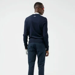 J.Lindeberg Gus Golf Sweater -Golf Apparel Store J.Lindeberg SS22 Gus Golf Sweater GMKW05753 6855 Code SWLIN060 M JL Navy White Model 3