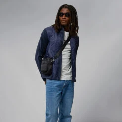 J.Lindeberg Quilt Hybrid Thermal Golf Wind Jacket -Golf Apparel Store J.Lindenberg Quilt Hybrid Jacket AMOW07063 6855 WTLIN045 JL Navy Model 1