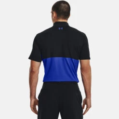 Under Armour Performance Blocked Golf Polo Shirt 13 Under Armour Performance Blocked Golf Polo Shirt -Golf Apparel Store Under Armour AW22 Performance Blocked Polo Shirt 1370109 002 SHUND294 XXXL Black Versa Blue Versa Blue Model 3