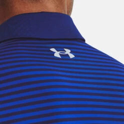 Under Armour Playoff 2.0 Hollen Stripe Golf Polo Shirt -Golf Apparel Store Under Armour AW22 Playoff 2.0 Hollen Stripe Polo Shirt 1327037 489 SHUND298 Bauhaus Blue Versa Blue Oxford Blue Model 2